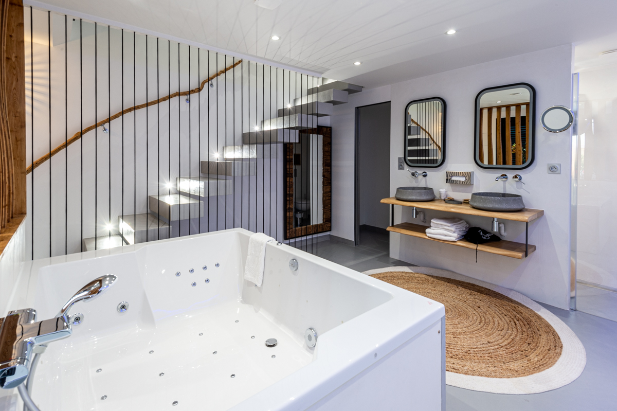 Salle de bains d'une
							annonce Airbnb à Deauville