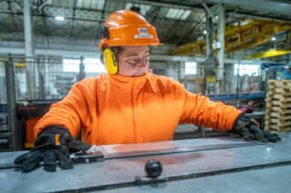 prise de mesuire au pied à coulisse - reportage photo industriel